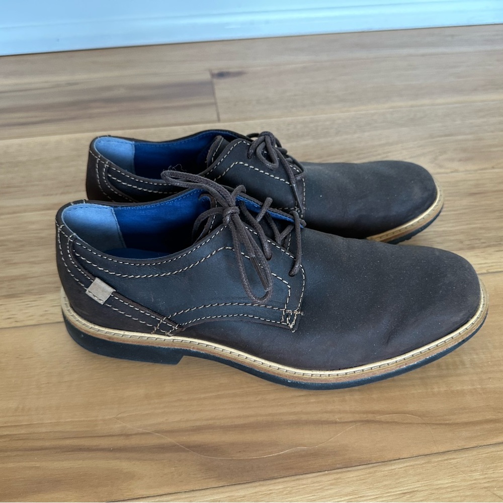 Skechers Brown Oxfords with Stylish Contrast Stitching